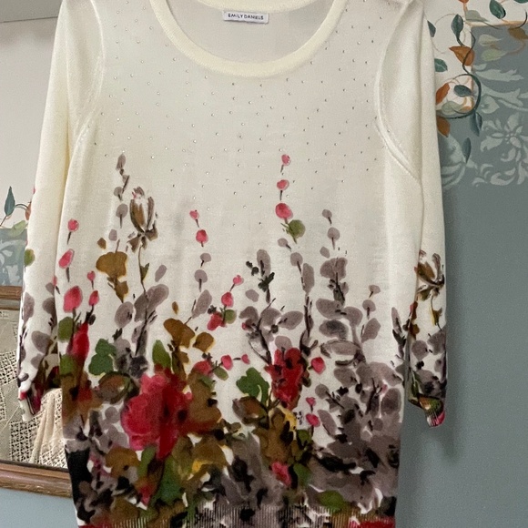 Small Emily Daniels floral crystal studded sweater - Picture 1 of 4